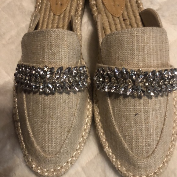 ShoeDazzle Cream Daphney Slip On Mules Size: US 11 - Picture 3 of 7